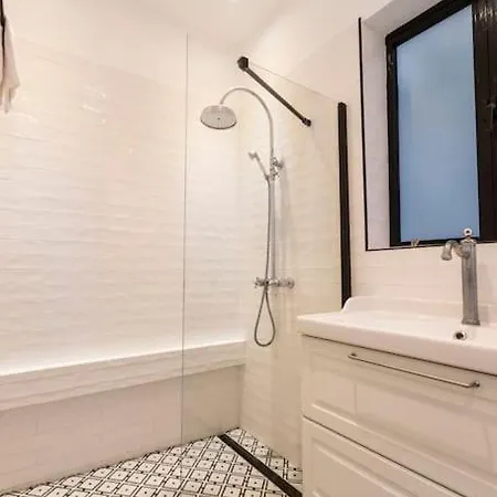 Amazing In Apartment *