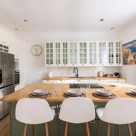 Amazing In Apartment *